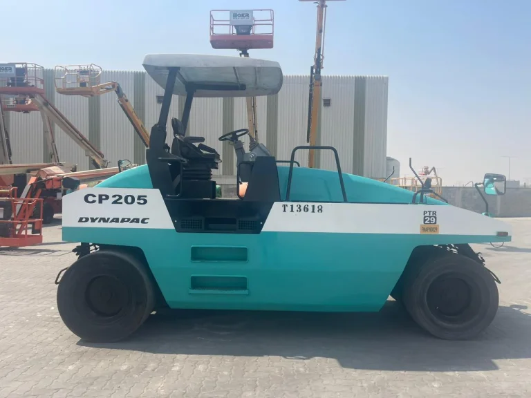 2000 - DYNAPAC CP-205 - 10TONS PNEUMATIC ROLLER