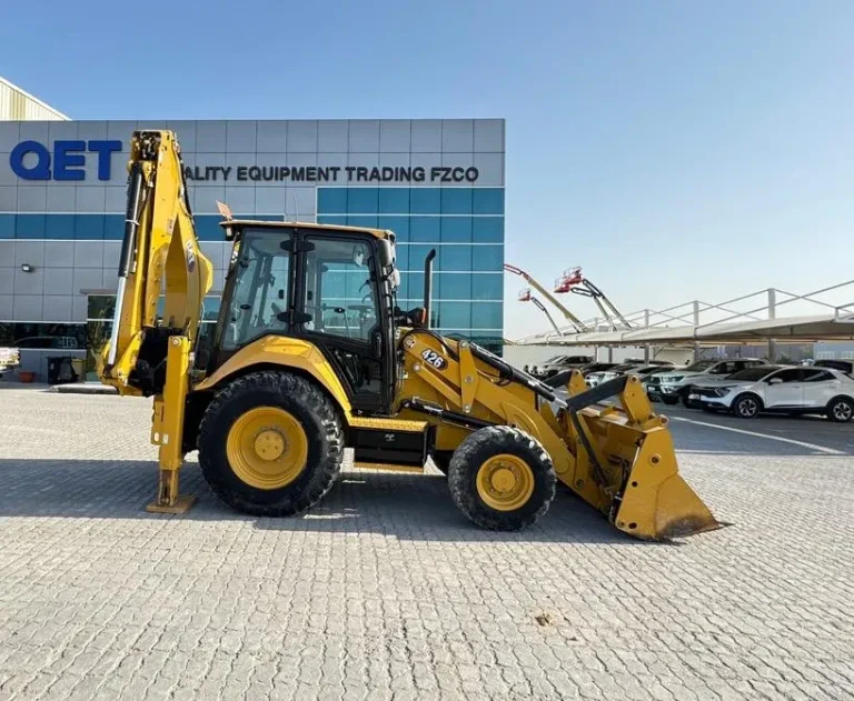 2025 - CATERPILLAR 426 - 1M3 BACKHOE LOADER